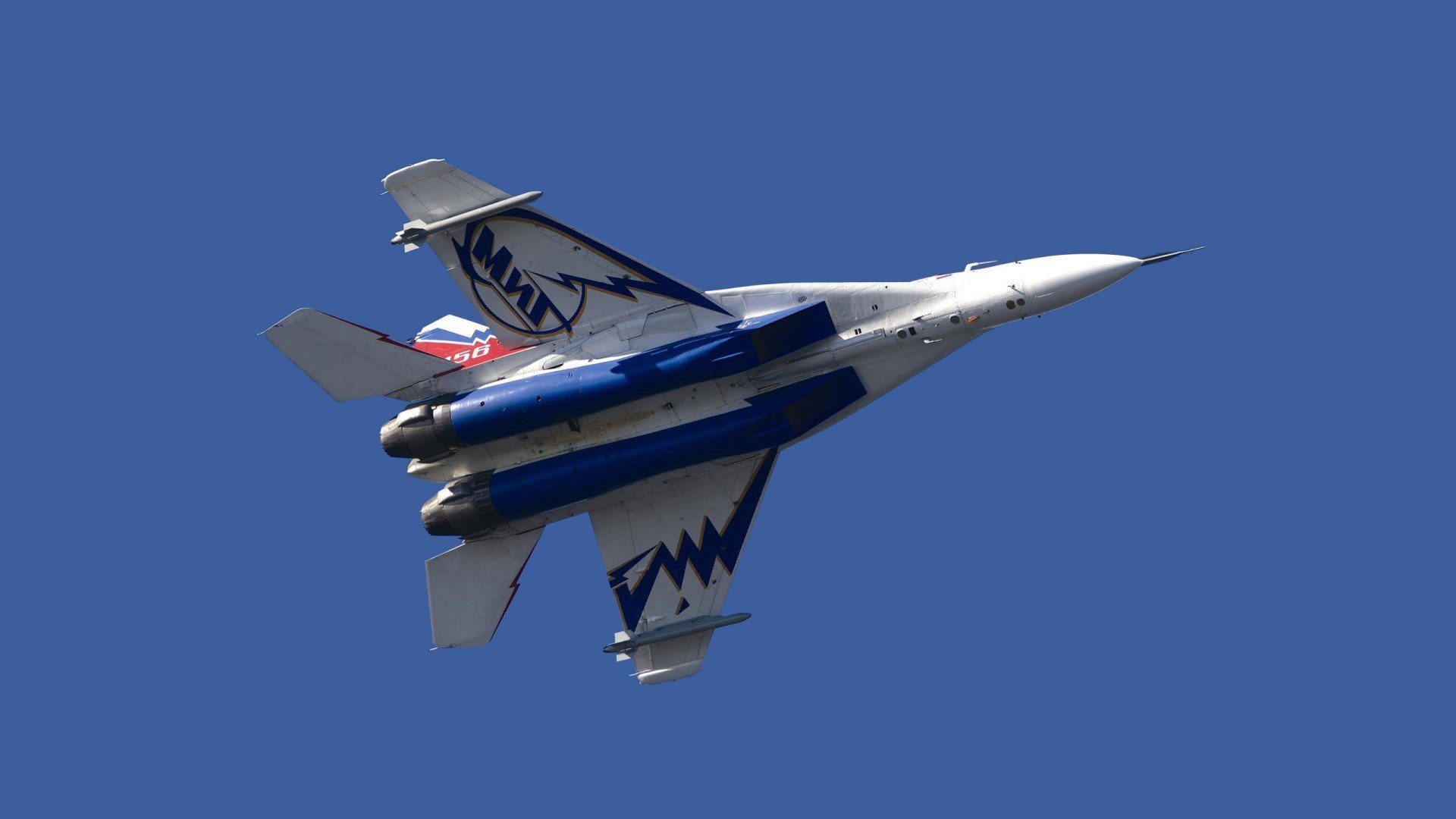 华体会-“简阳文体中心：羽毛球赛事激烈，巅峰对决扑面而来”